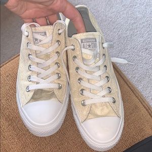 Low top ivory/cream textured converse